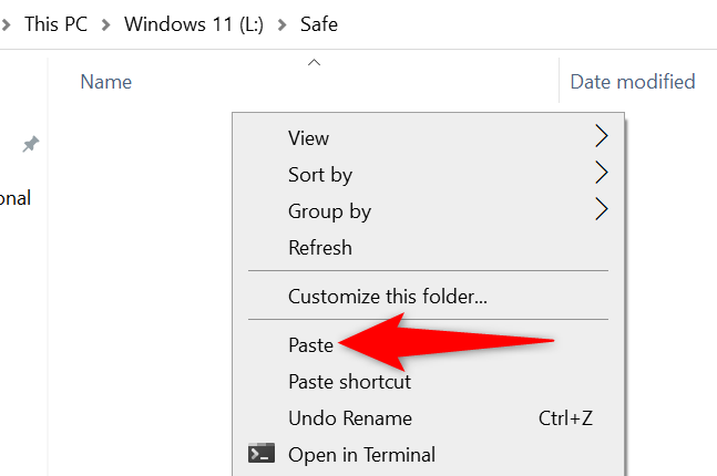 Выберите Вставить в меню.