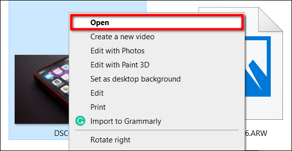 Открытие изображения через контекстное меню в приложении Фотографии