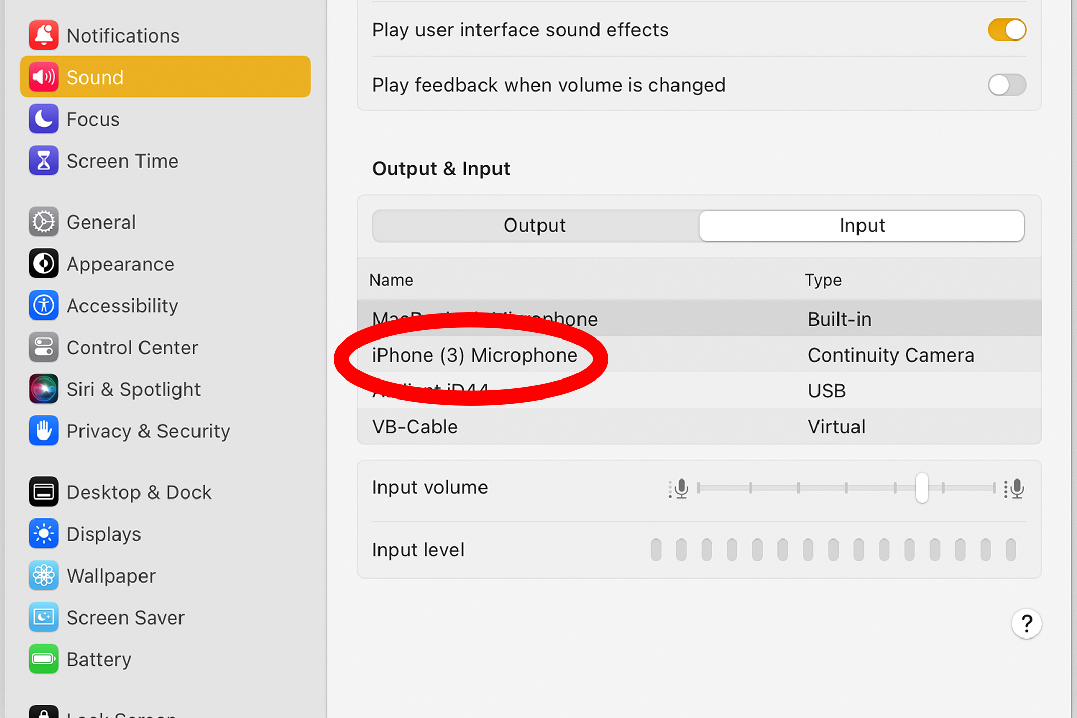 Выбор iPhone в настройках macOS как микрофона.