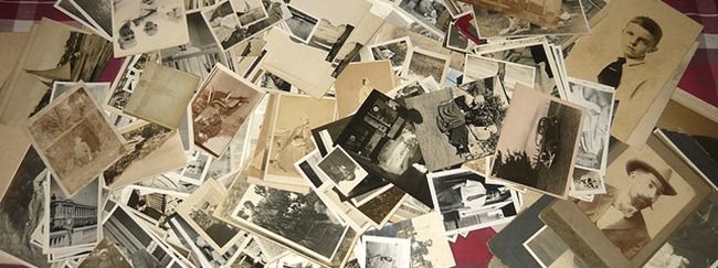 Album fotografico stampato che rappresenta foto di famiglia importanti