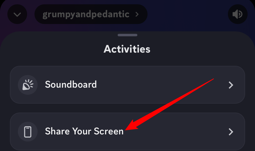 Выберите «Поделиться экраном» в списке опций.