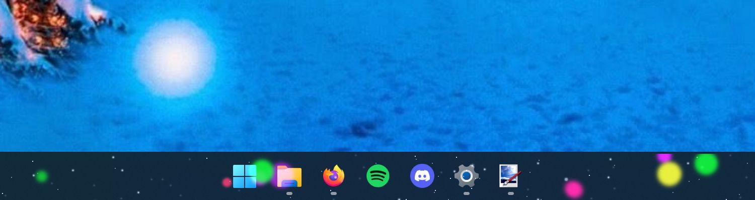 украшенная панель задач в Windows 11