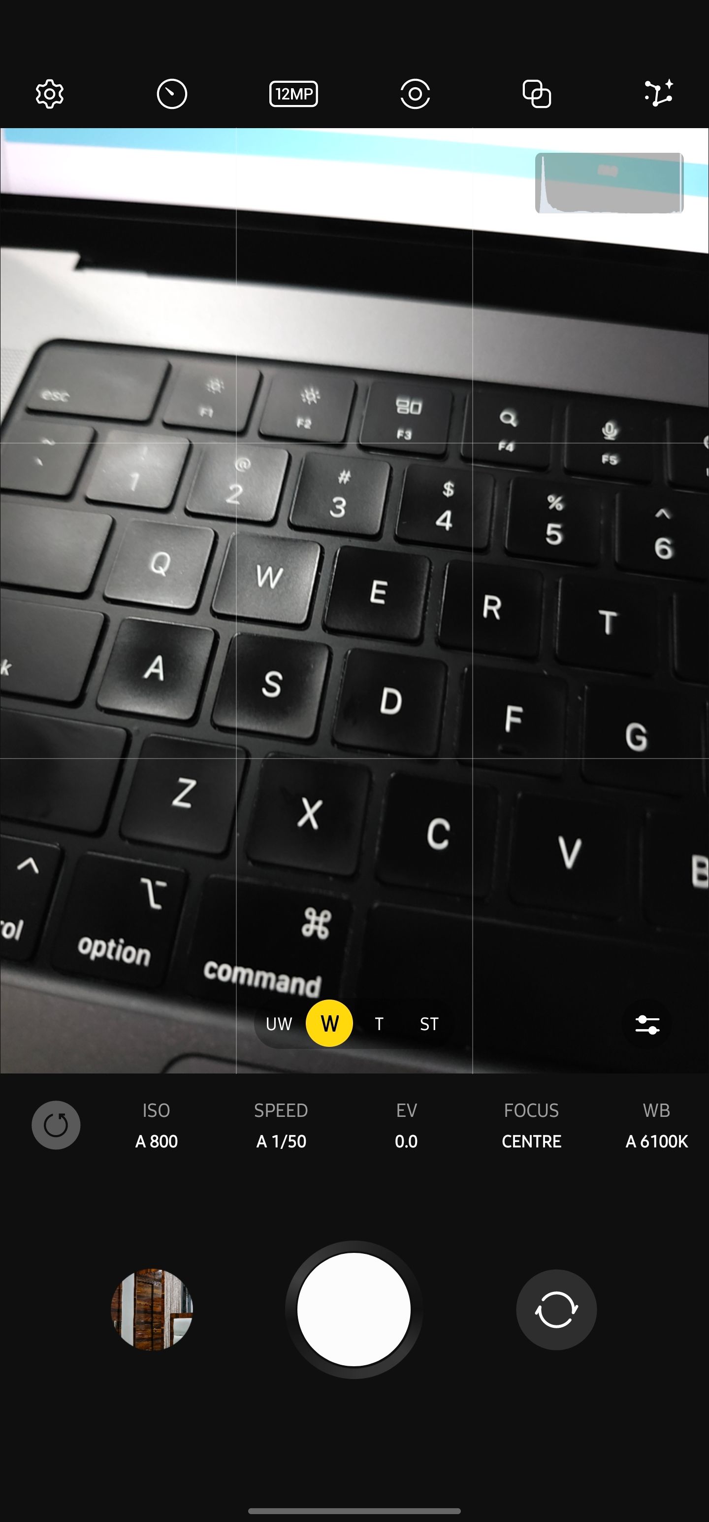 Видоискатель Expert RAW на Samsung