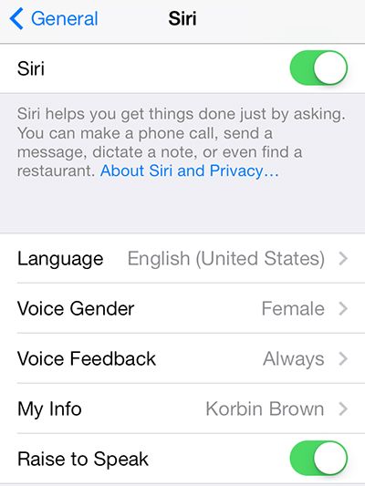 Экран настроек Siri с языком и голосом