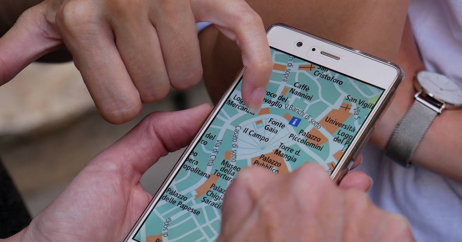 Поделиться местоположением в Facebook Messenger