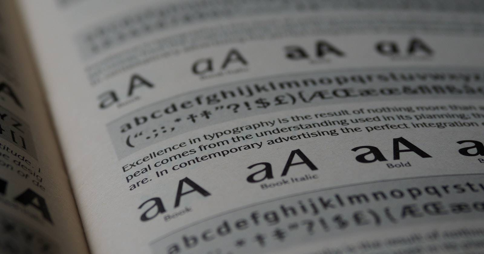 Крупный план текста на книге