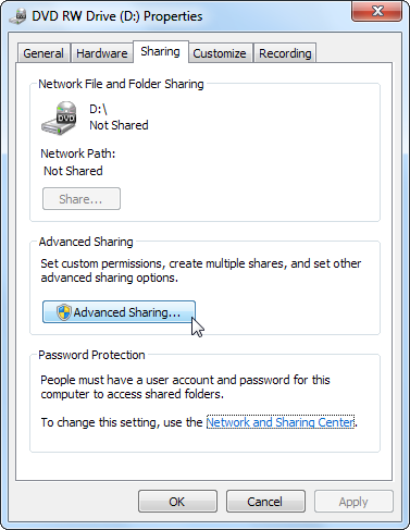 Окно с опцией «Поделиться этой папкой» и полем для имени общего ресурса