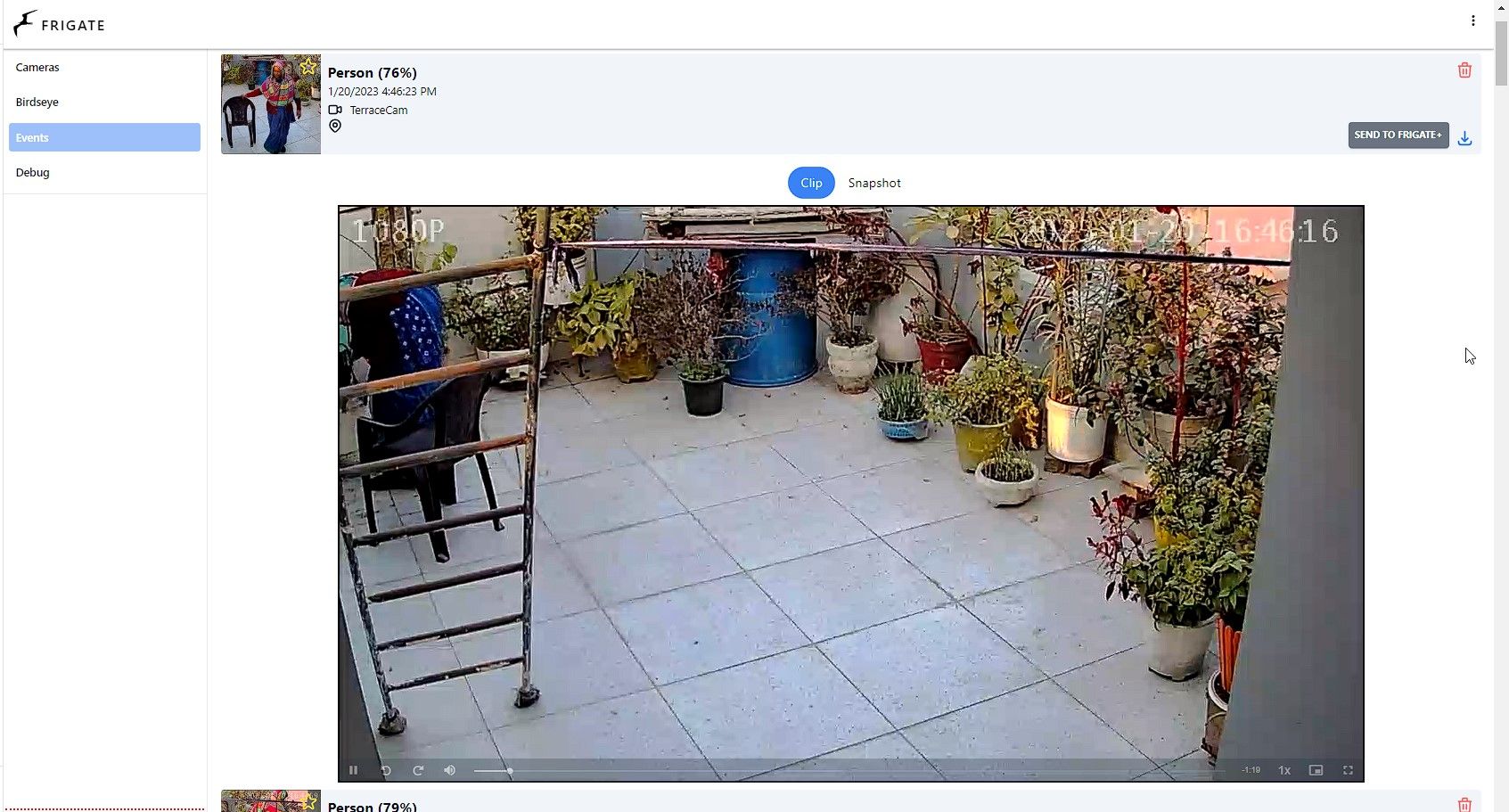 предпросмотр и скачивание захваченных камерой видео и снимков