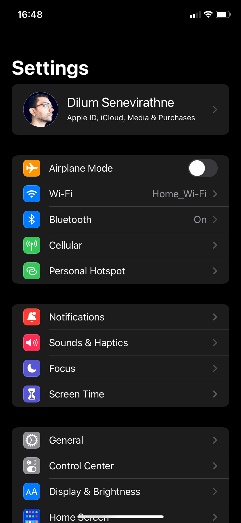 Главный экран Настроек iPhone.