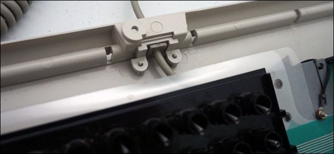 Подключение четырёхконтактного разъёма и проверка индикатора