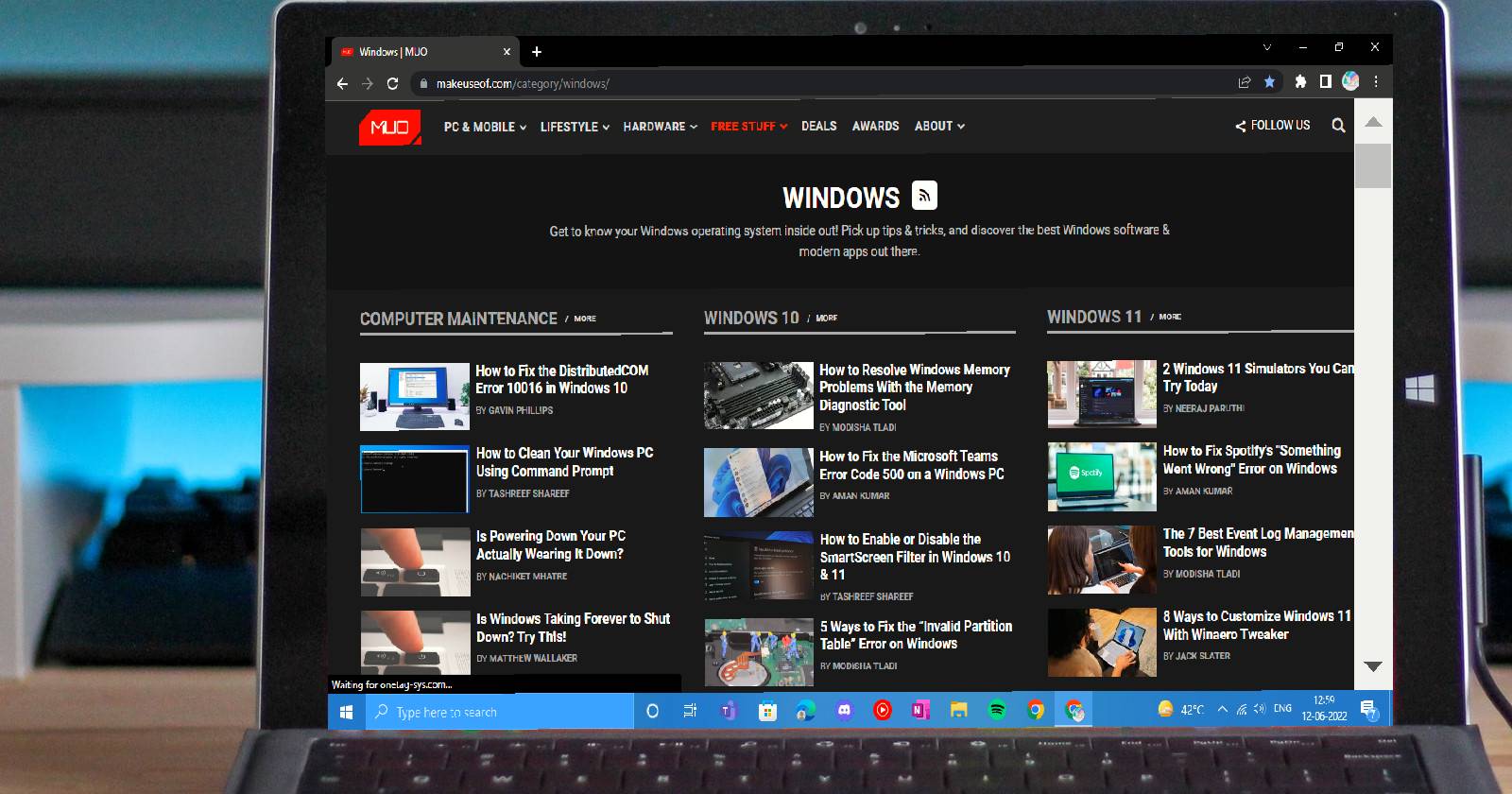 MUO Website Open on Laptop Screen with a Customized Wider Scrollbar