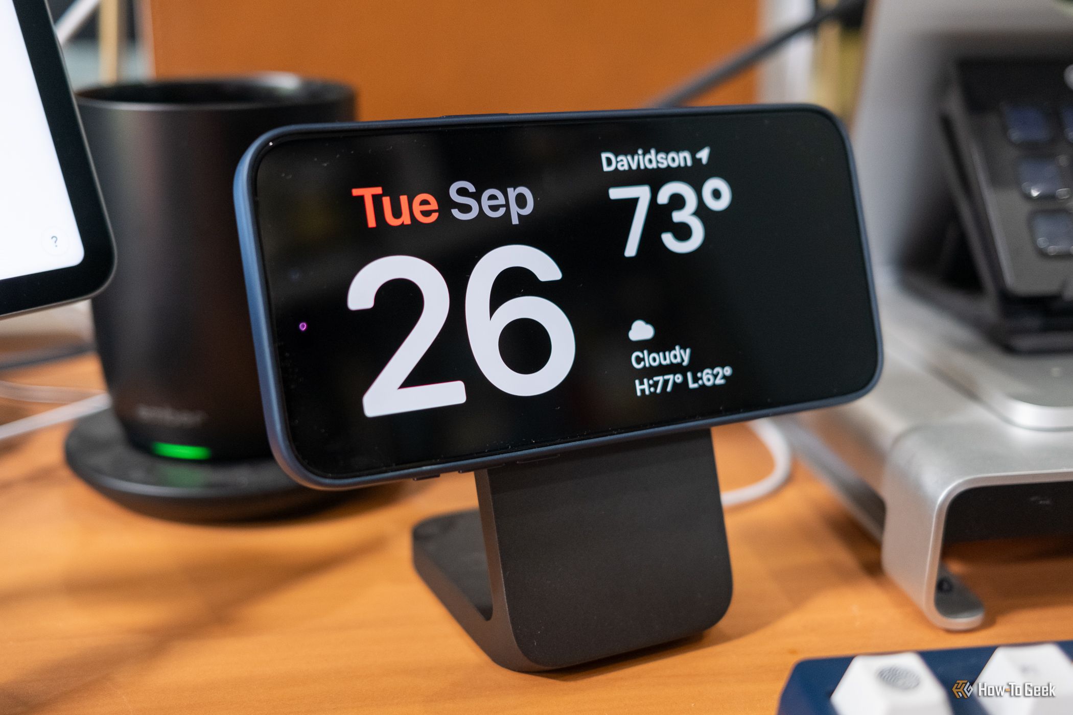 Apple iPhone 15 Pro Max в режиме StandBy