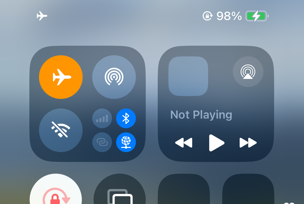 Включение режима «В самолёте» на iPhone с iOS 18.