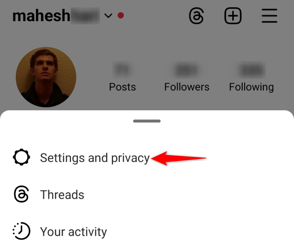 Выберите «Настройки и конфиденциальность».