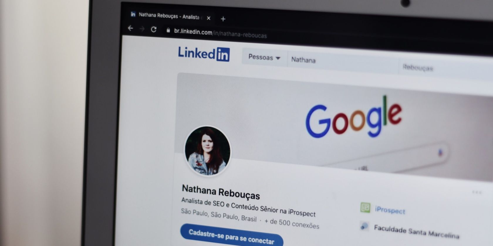 Добавить бейдж LinkedIn на сайт