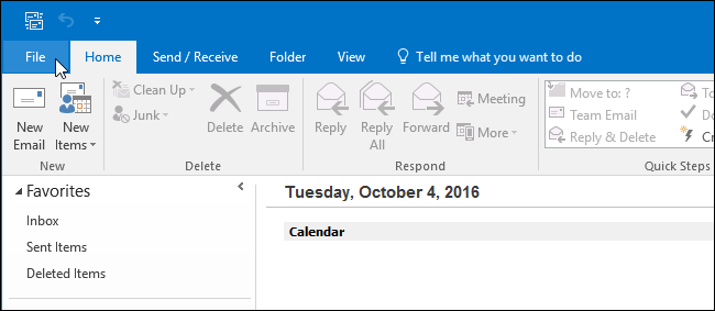 Кнопка «Добавить учётную запись» в Outlook