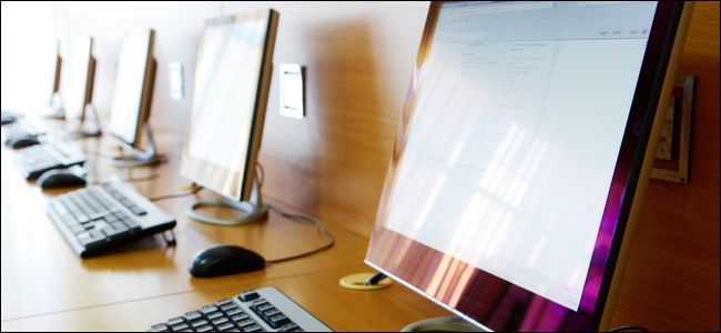 Пять мониторов выстроены в ряд