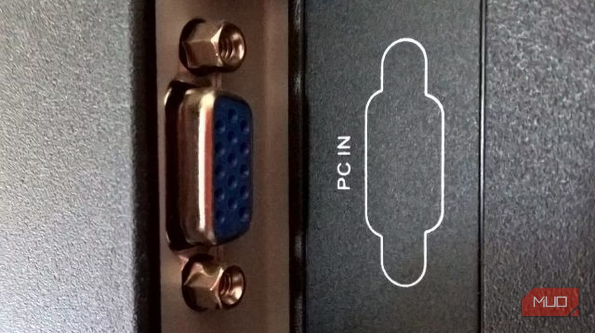 VGA-разъём на телевизоре или мониторе