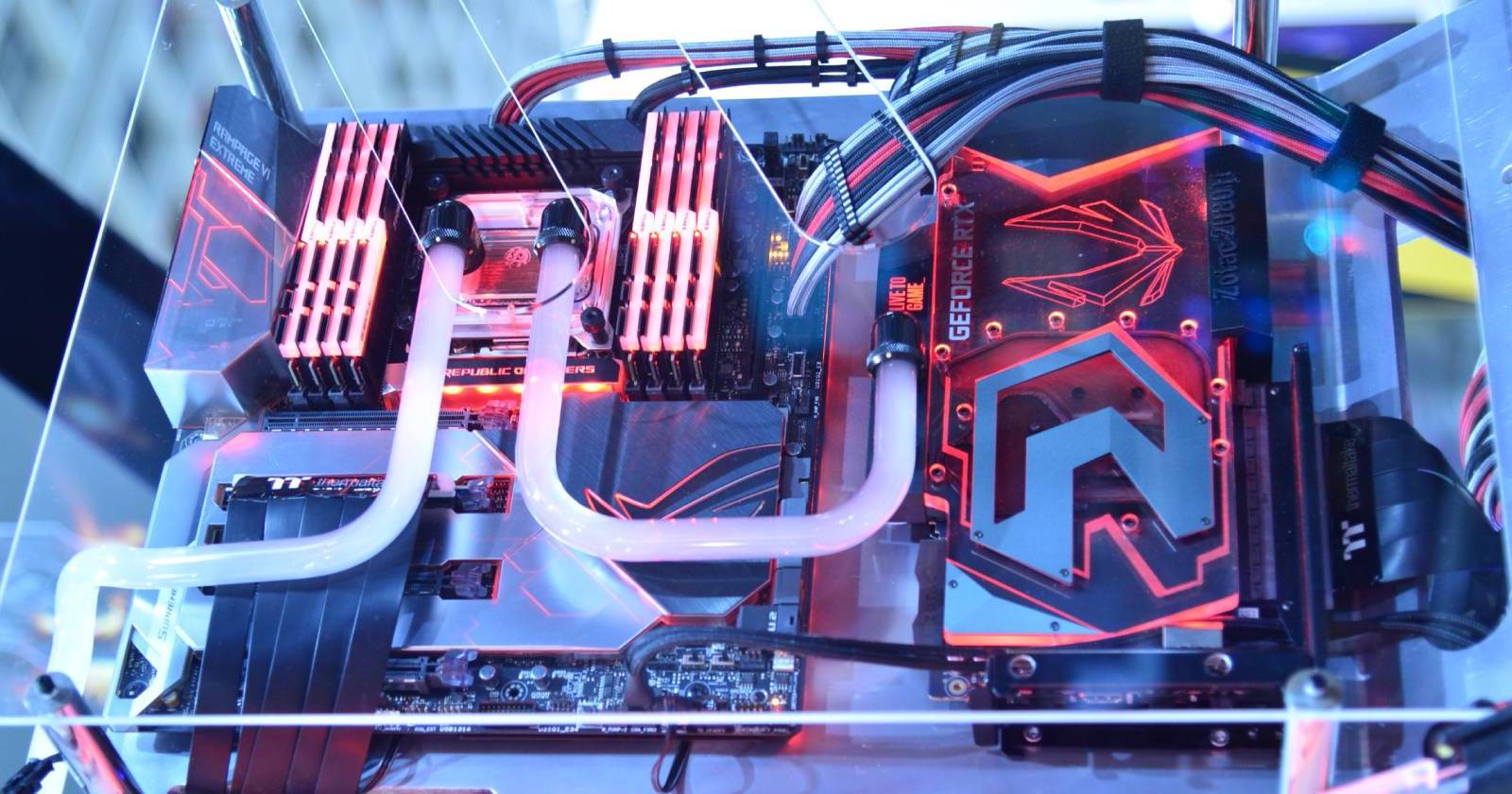 Корпус компьютера с видеокартой NVIDIA