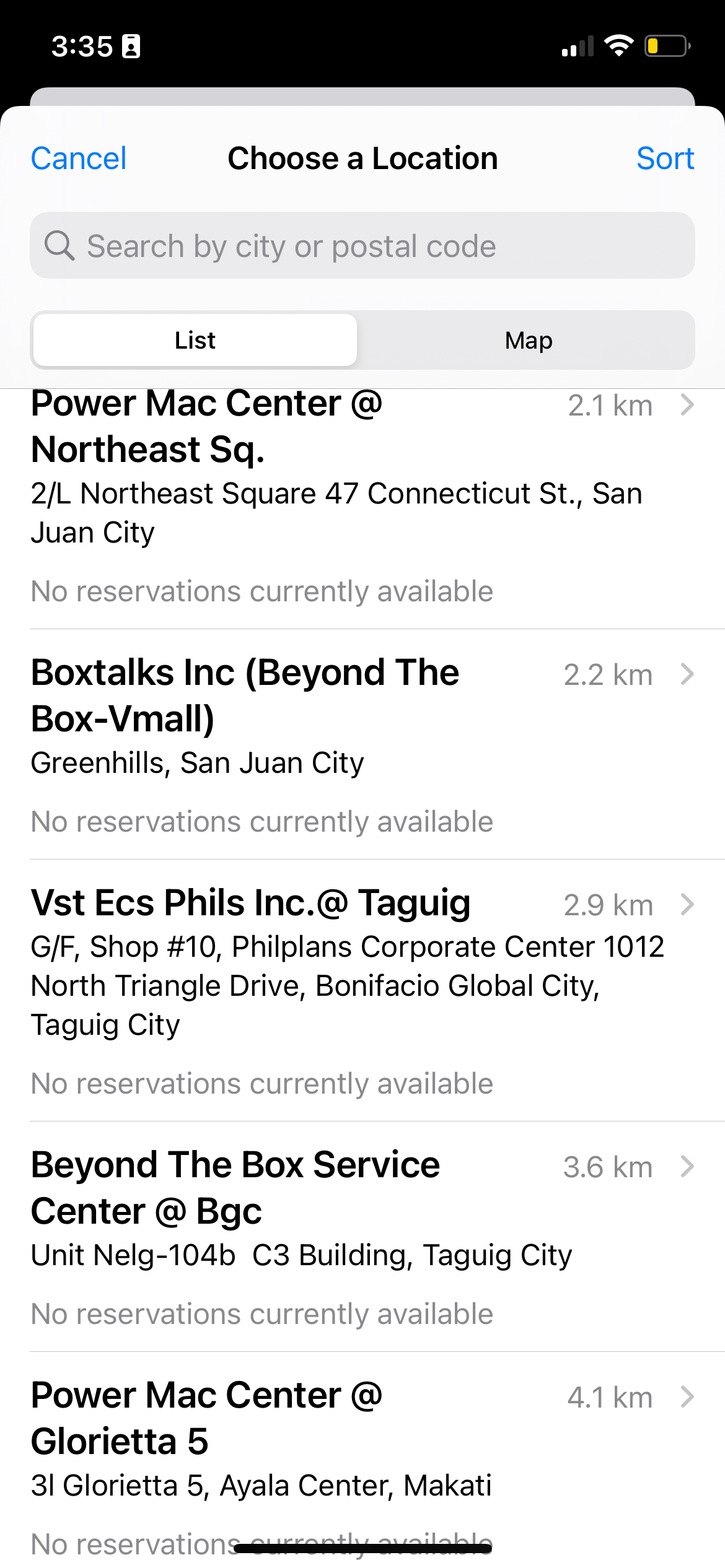 Выбор сервисного центра в приложении Apple Support