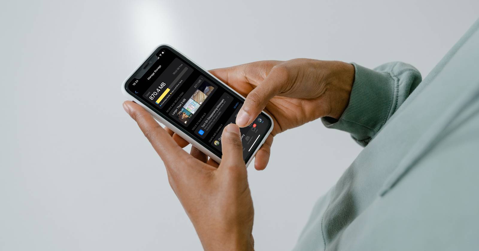 Страница управления хранилищем WhatsApp на iPhone