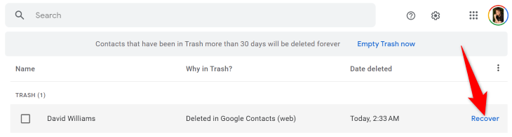 Снимок интерфейса Google Contacts: кнопка «Восстановить» в разделе Корзина.