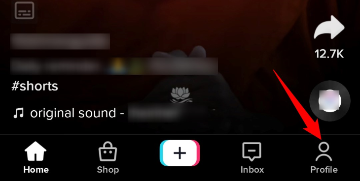 Нажмите «Профиль» внизу экрана приложения.
