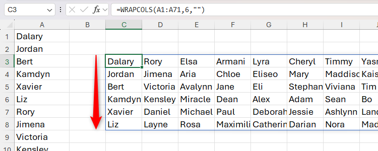 WRAPCOLS の式が入力され、1 次元一覧が複数列にスピルしている様子を示すスクリーンショット