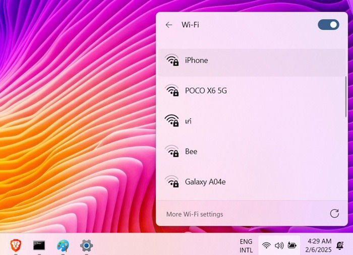 Разрешённая сеть показываетcя в списке доступных Wi‑Fi сетей на панели задач.