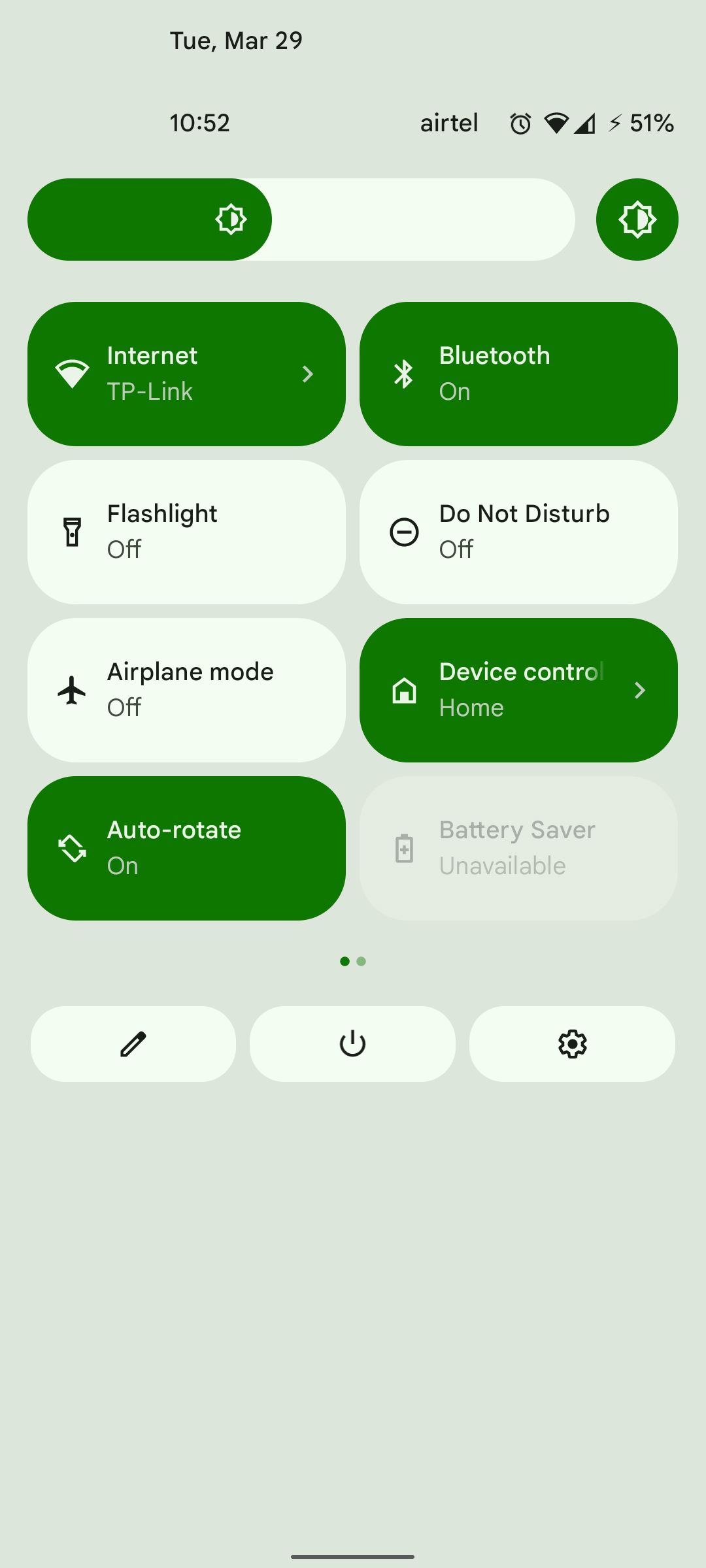 Custom green accent color in quick toggles menu