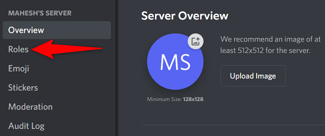 Нажмите «Роли» слева.
