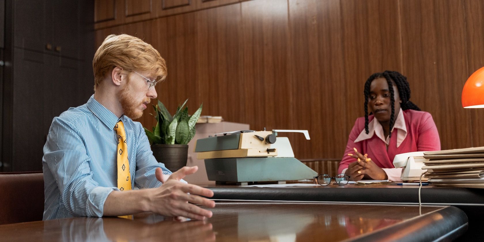 Twe people speaking in an office