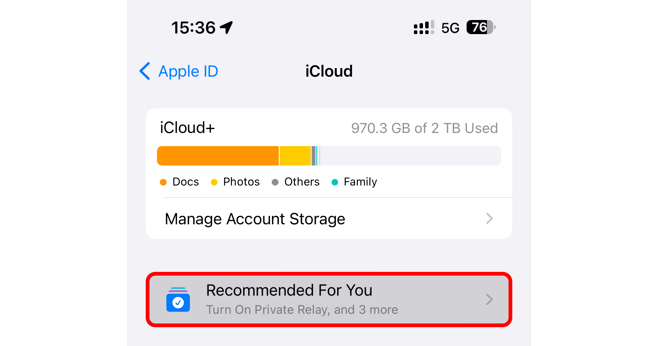 Экран Настроек с опцией «Рекомендации» в разделе iCloud выделен.