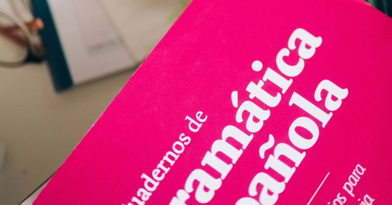 Учебник по испанскому с акцентированными буквами