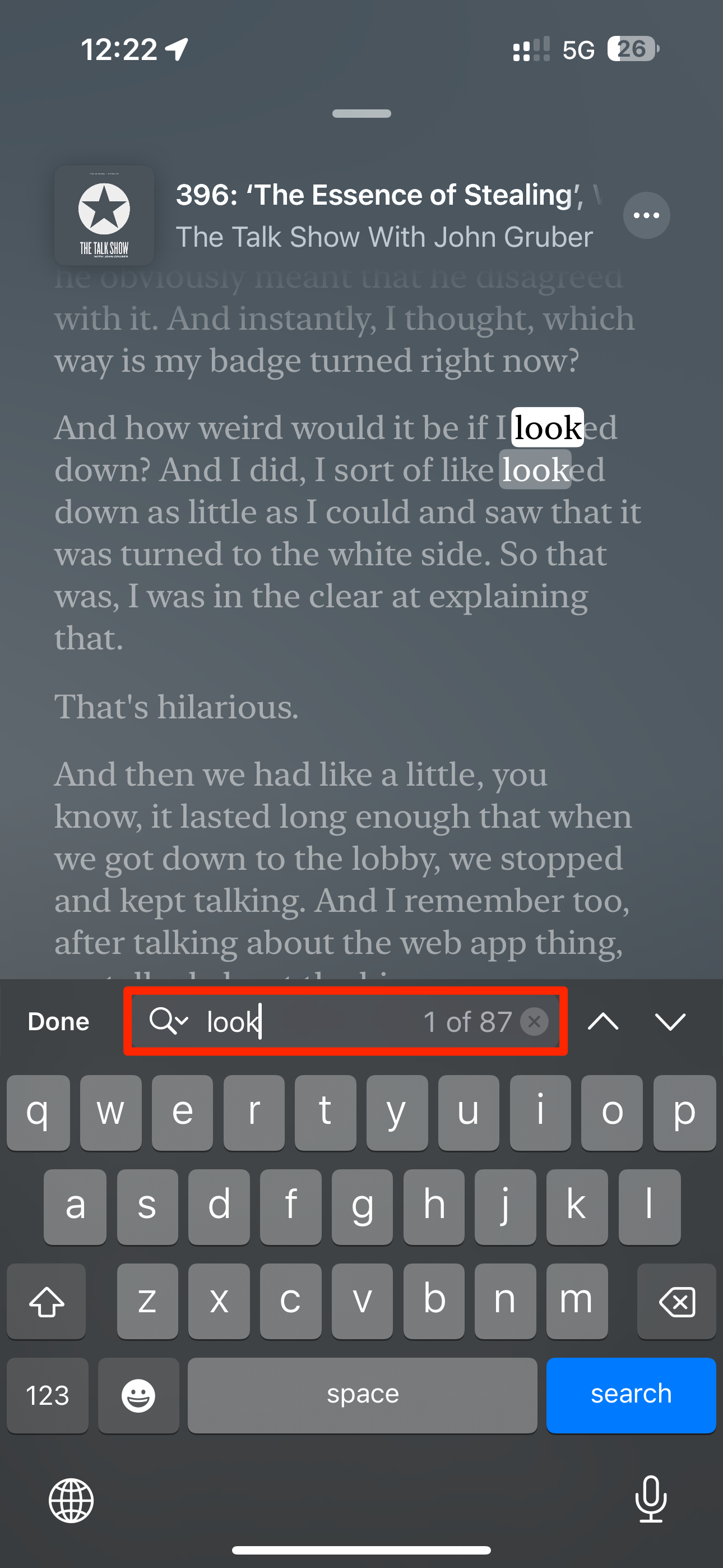 Поиск по транскрипту эпизода в Apple Podcasts на iPhone.