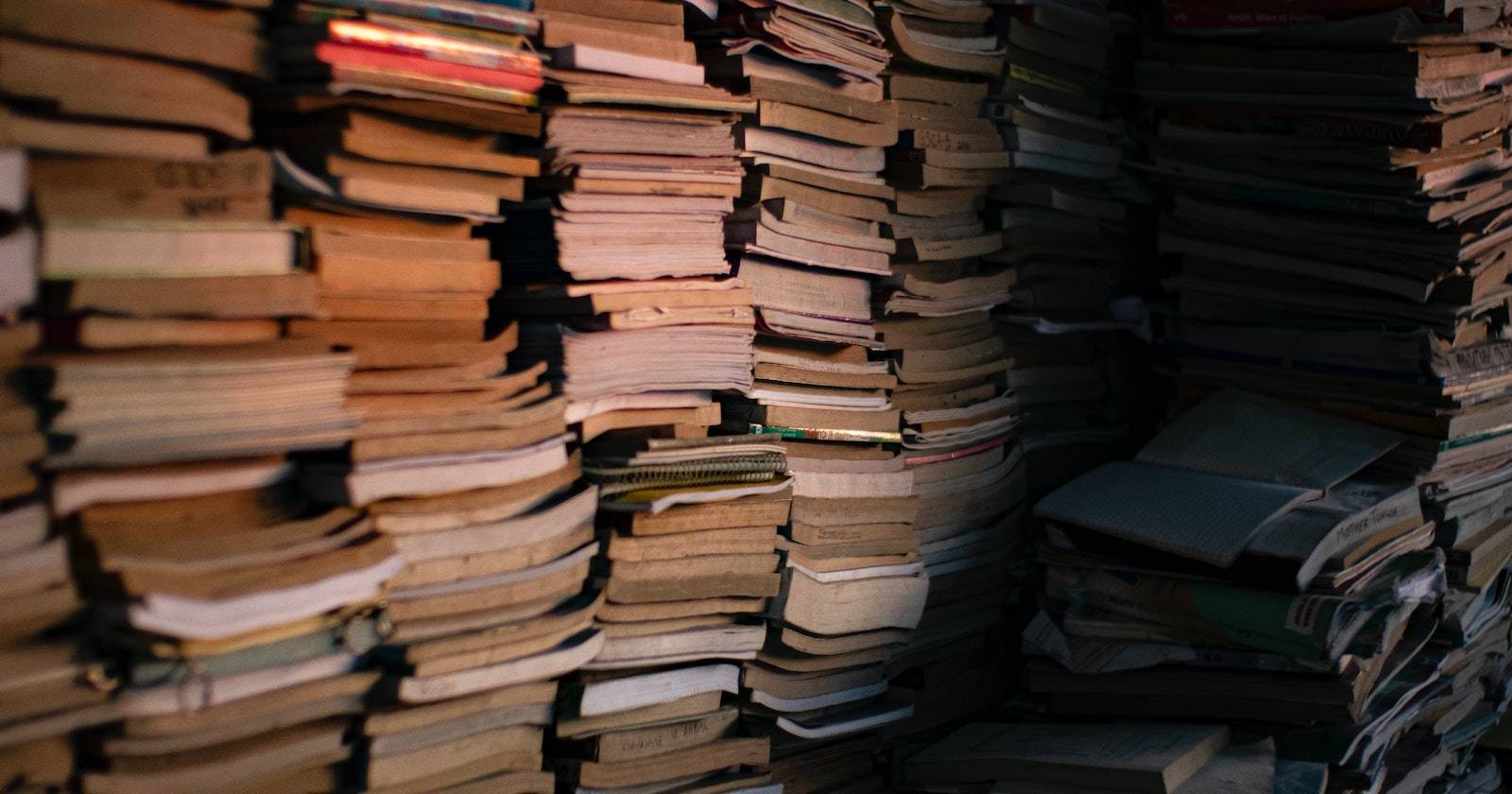 Стек документов и папок с документами