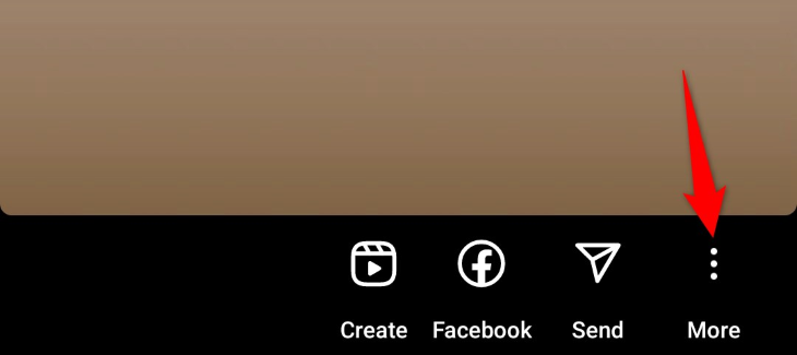 Нажмите три точки в правом нижнем углу Истории.