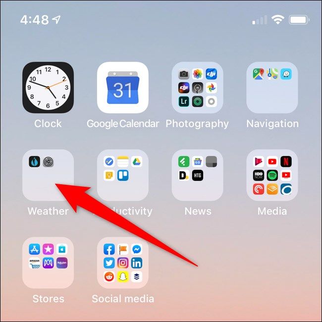 iPhone: открытая папка с приложениями