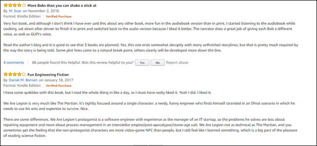 Читатель пишет рецензию на ноутбуке