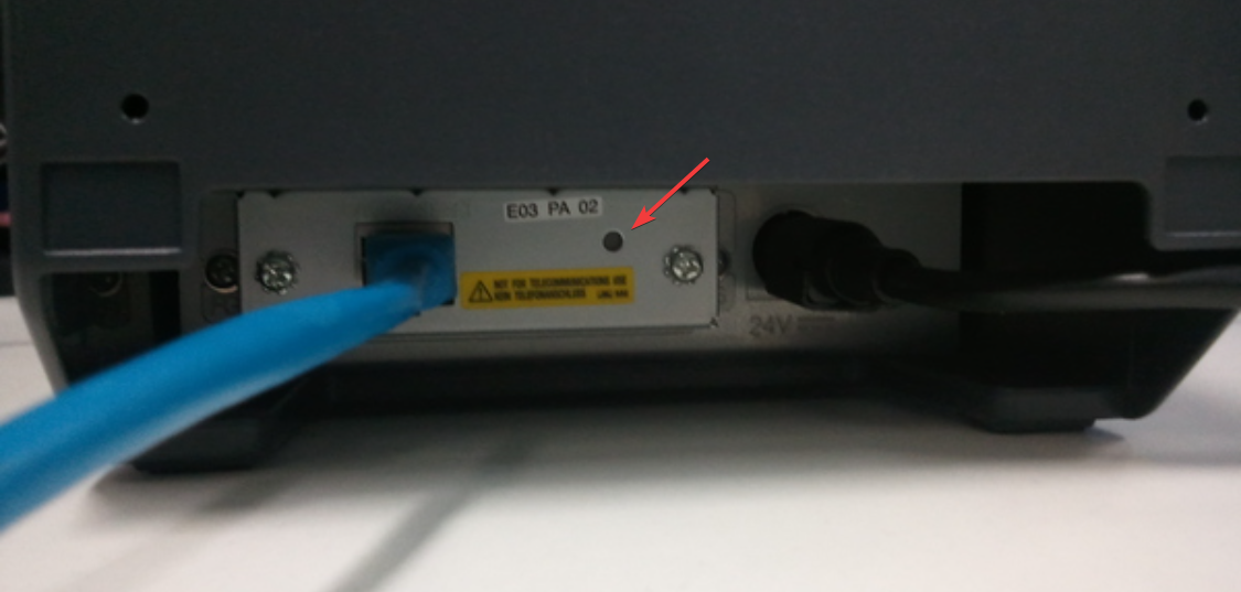 Кнопка Reset на задней панели Epson