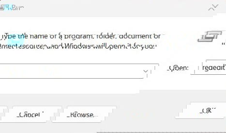 Ввод команды regedit в окне Выполнить