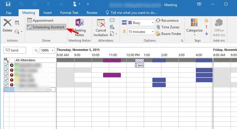 Скриншот: Помощник планирования в Outlook показывает доступные слоты