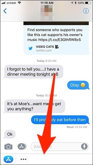 Почти пустая панель iMessage снизу разговора