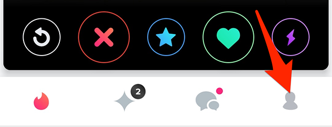 Нажмите иконку профиля в Tinder.