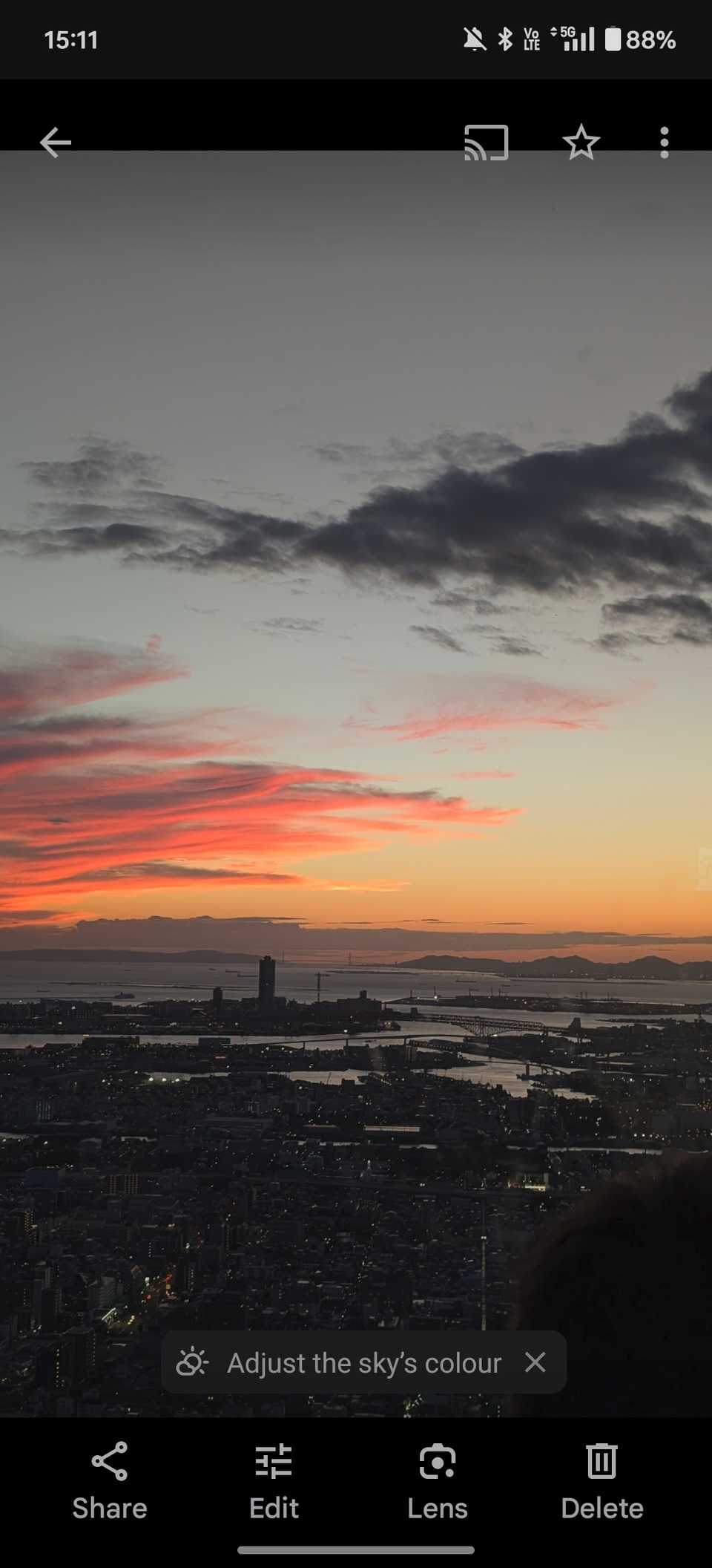 просмотр фото в приложении google photos с опциями поделиться, редактировать и другими внизу экрана