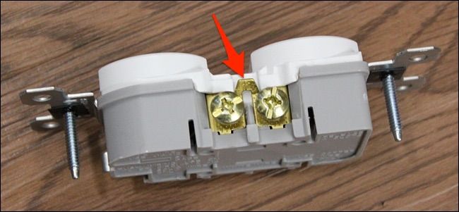 Новая розетка, вид перемычки между контактами
