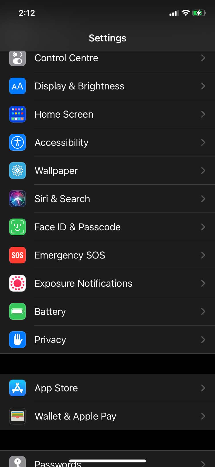 Экран «Настройки» на iPhone.