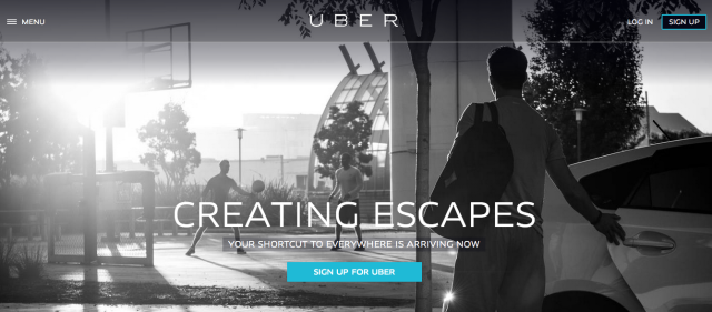 Пассажир открывает приложение такси на смартфоне, иллюстрация городской мобильности