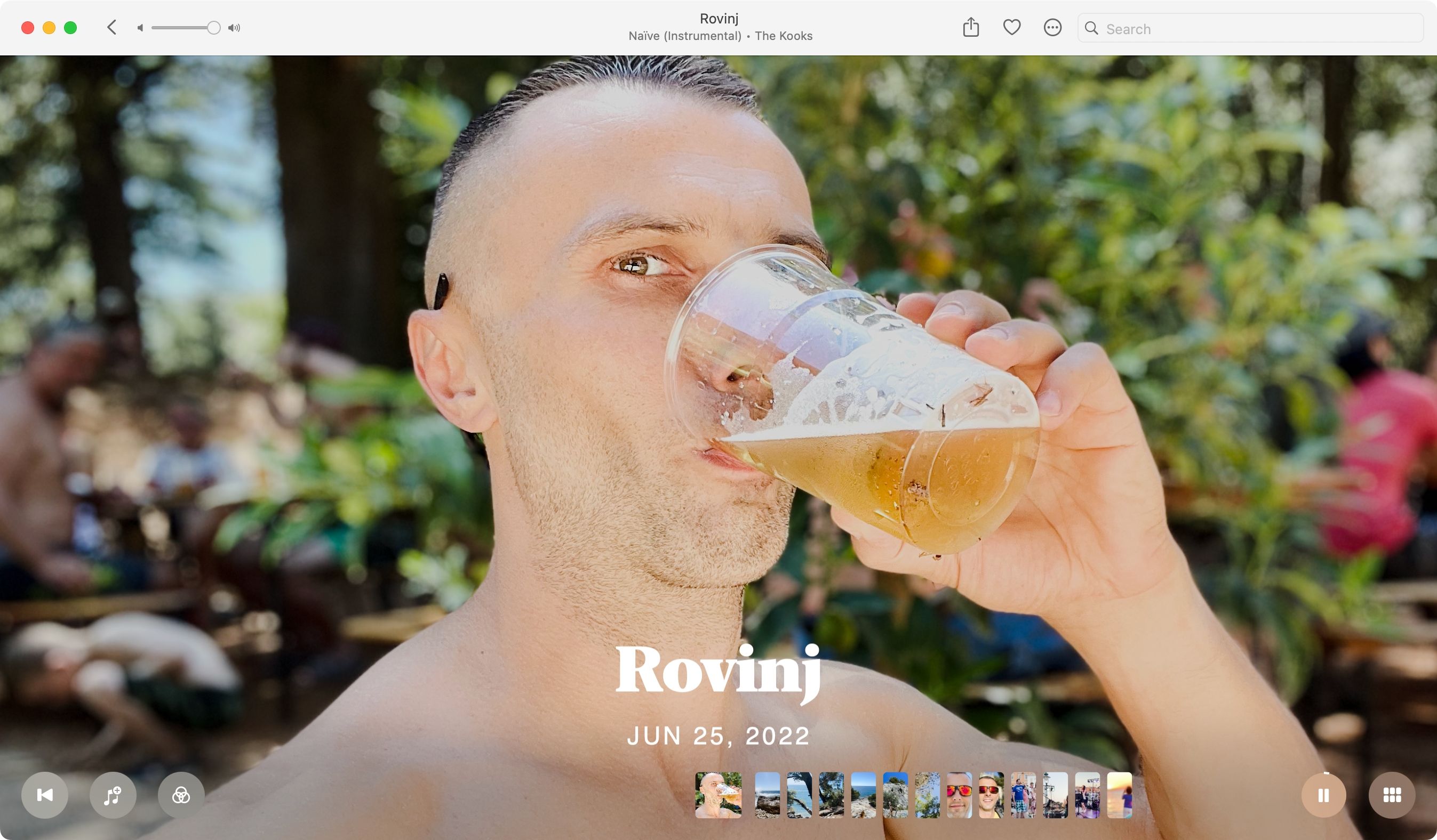 Приложение Фото на macOS Sequoia: обложка Memory Movie.