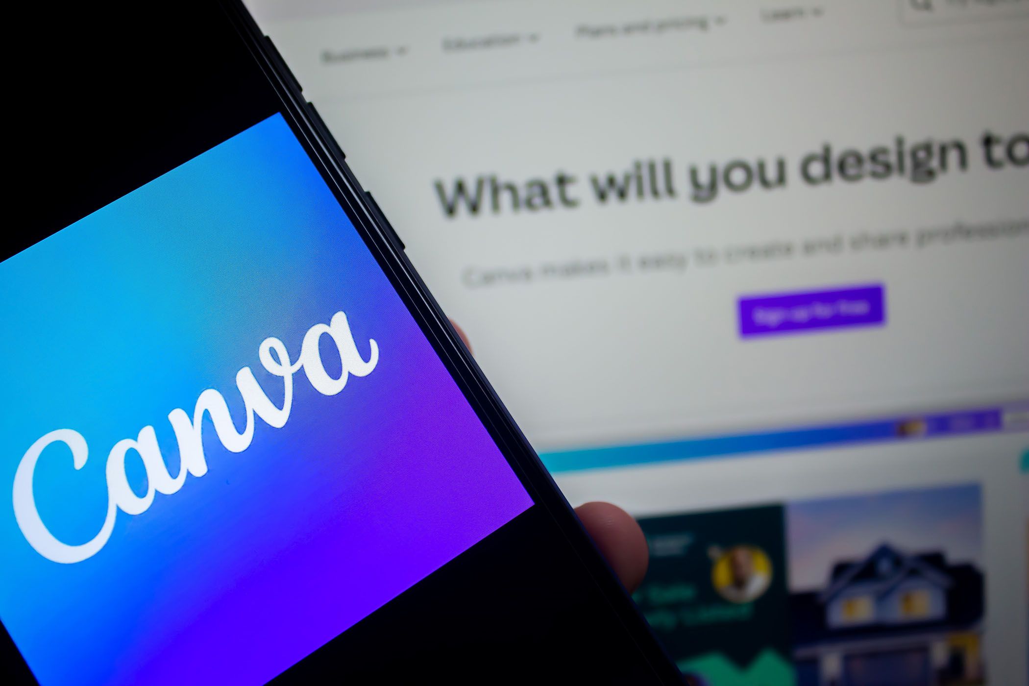 Группировка и разгруппировка элементов в Canva